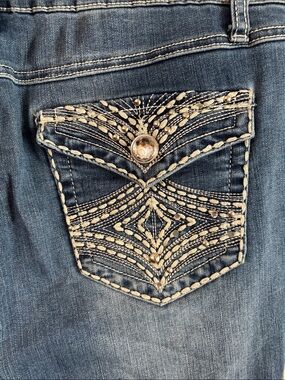 Boot-Cut Women's Jeans in Medium Blue - Stylish Everyday Fit Size 12
